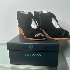 Bernardo sandals